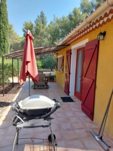 Patio alebo iná vonkajšia časť ubytovania Petite maison entre Sanary et Bandol