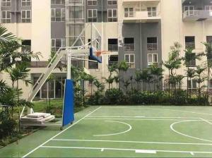 een tennisbaan voor een gebouw bij Best Staycation - Kasara De Ulap C5 Pasig in Manilla