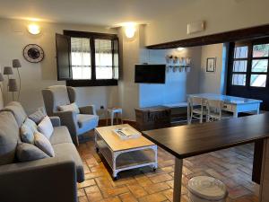 a living room with a couch and a table at Aljara Corredera in Córdoba