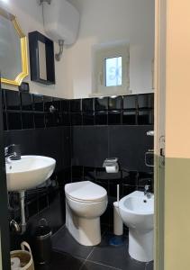 Vannituba majutusasutuses "CITY CENTER 10Stars"- Casetta Matteotti- Feel like HOME