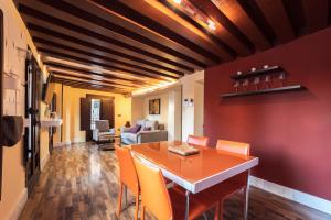 a dining room with a table and chairs at HERMOSA 7 in Granada