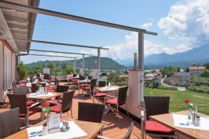Ein allgemeiner Bergblick oder ein Berglick von des Hotels aus