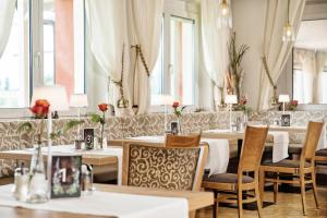 Ein Restaurant oder anderes Speiselokal in der Unterkunft Hotel-Pension Melcher 