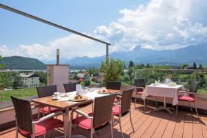 Ein allgemeiner Bergblick oder ein Berglick von des Hotels aus