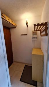 a room with a room with a shelf on the wall at Studio 4 personnes in Font-Romeu-Odeillo-Via