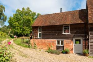 Zahrada ubytování Mill Cottage set beside a Mill pond in a 70 acre Nature Reserve Bliss + 23 fotografií