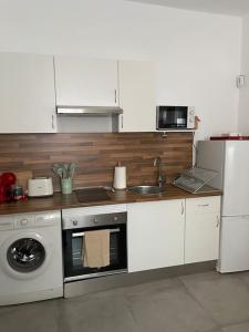 a kitchen with a stove and a sink and a refrigerator at Casa Luna IV tu oasis en Madrid in Madrid