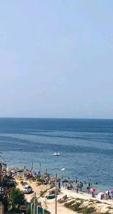 Una vista general del mar o el mar tomado desde el departamento