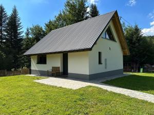 Το κτήριο όπου στεγάζεται  το διαμέρισμα +6 φωτογραφίες