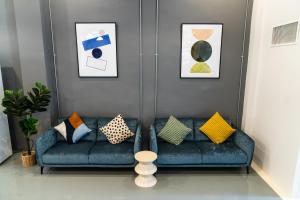 PIER 808 Hostel的休息区