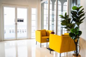 PIER 808 Hostel的休息区