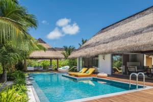 MaamutaaPullman Maldives Maamutaa - All-Inclusive Resort - 50 percent off Transfers - kids below 12 years old can dine free的带游泳池的别墅和度假村