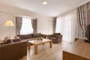 Posezení v ubytování Ramada Resort By Wyndham Lara