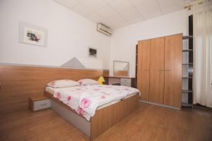 Кровать или кровати в номере Apartmani Nada & Darko, Kampor, Rab, Hrvatska