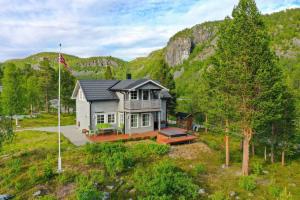 an aerial view of a house in the mountains at Hytte i flott natur in Alta