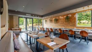 Restorāns vai citas vietas, kur ieturēt maltīti, naktsmītnē Domaine de Dolomieu Hotel & Spa - BW Premier Collection