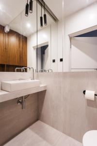 Koupelna v ubytování City of the Kings-Julia Apartment + 21 fotografií