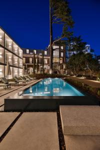 a swimming pool in front of a building at One Shot Palácio Cedofeita in Porto