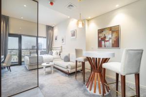 Fotografie z fotogalerie ubytování Stylish studio for 2 in the center of Jumeirah Village Circle v Dubaji