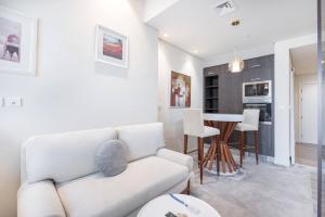 Fotografie z fotogalerie ubytování Stylish studio for 2 in the center of Jumeirah Village Circle v Dubaji