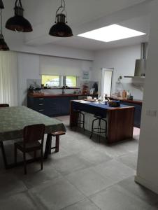 Kuchyň nebo kuchyňský kout v ubytování Quinta dos Loureiros