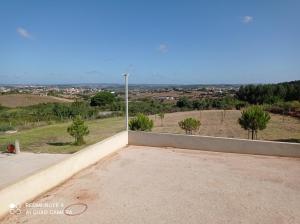 - une vue depuis le toit d'une maison dans l'établissement chez Sylvie et Alain, 