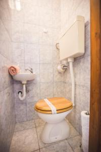 Ванная комната в Apartmani Nada & Darko, Kampor, Rab, Hrvatska