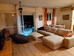 a living room with a couch and a table at מצפה 1050 in Neve Ativ