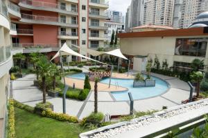 vista aerea su un cortile in un edificio di Linkinn Luxury Residence & Spa a Esenyurt