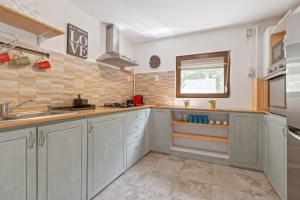 Kuchyň nebo kuchyňský kout v ubytování Elle Home + 9 fotografií