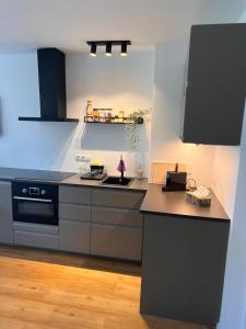 Photo de la galerie de l'établissement Ruhiges Designer Apartment in Zentrum & Rheinnähe, à Bonn 6 autres photos