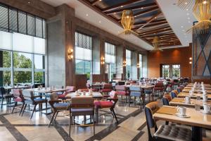 Restaurace v ubytování Sheraton Bursa Hotel + 37 fotografií