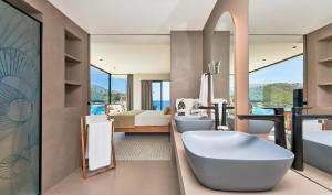 Ванная комната в Hotel & Spa S'Entrador Playa