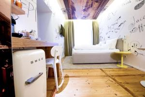 A bed or beds in a room at Small Luxury Hotel Goldgasse