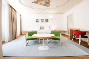 A seating area at Small Luxury Hotel Goldgasse