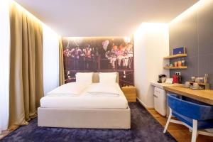 A bed or beds in a room at Small Luxury Hotel Goldgasse