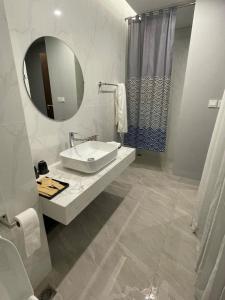 Phòng tắm tại Wyndham Thanh Thuy Hot Spring MyHome