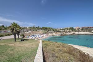 a beach with a crowd of people on the water at Beb Mediterraneo Guest House in Porto Torres