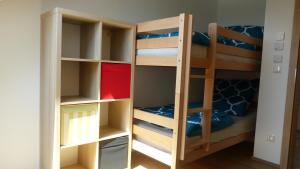 Katil dua tingkat atau katil-katil dua tingkat dalam bilik di Ferienwohnung Steger