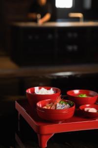 アパートメントの敷地内または近くでの食事または食べ物