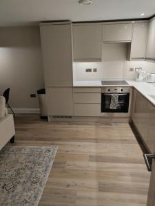 Ett kök eller pentry på Central Leeds modern 1bed apartment
