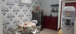 a kitchen with a table and a refrigerator at Cartagena Apartamento en Manga de 2 Habitaciones in Cartagena de Indias +16 photos