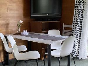 TV a/nebo společenská místnost v ubytování Apartmány pod Rališkou