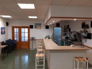 a room with a counter and stools in a room at Hostal Extrelucía in Calzadilla