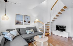 a living room with a couch and a tv at Stunning Home In Blvand With 2 Bedrooms, Sauna And Wifi in Blåvand