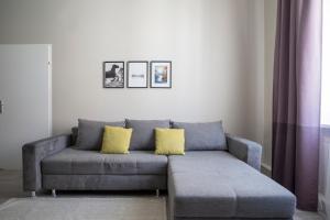 A seating area at Brand new luxury 2 bedroom apartment near augarten