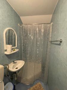 Et badeværelse på Pensiunea Mario