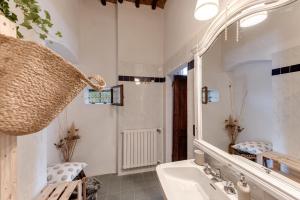 a bathroom with a sink and a tub and a mirror at Poggio al Mandorlo in Greve in Chianti