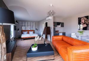 a living room with a couch and a bed at SEA YOU in Klink