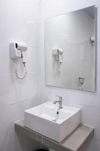 Ένα μπάνιο στο Semporna City Hotel +14 φωτογραφίες